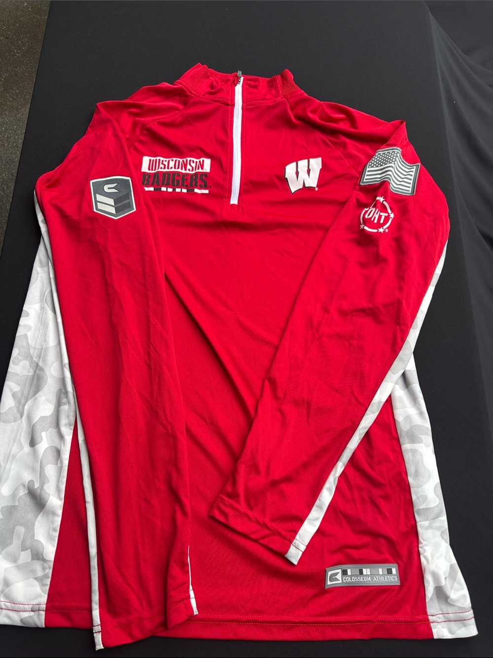 Colosseum Men’s Red & White Wisconsin Badgers Long-Sleeve Rash Guard
